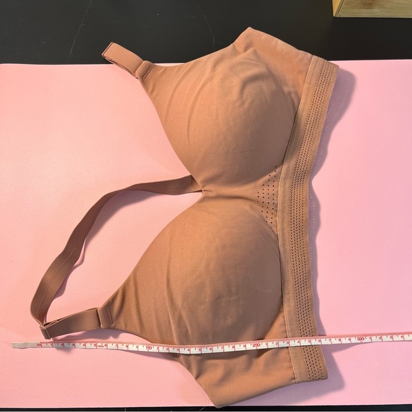 🌷Sports Bra - Criss Cross Back - Mauve color - Uniqlo Size S/M - Picture 9 of 9